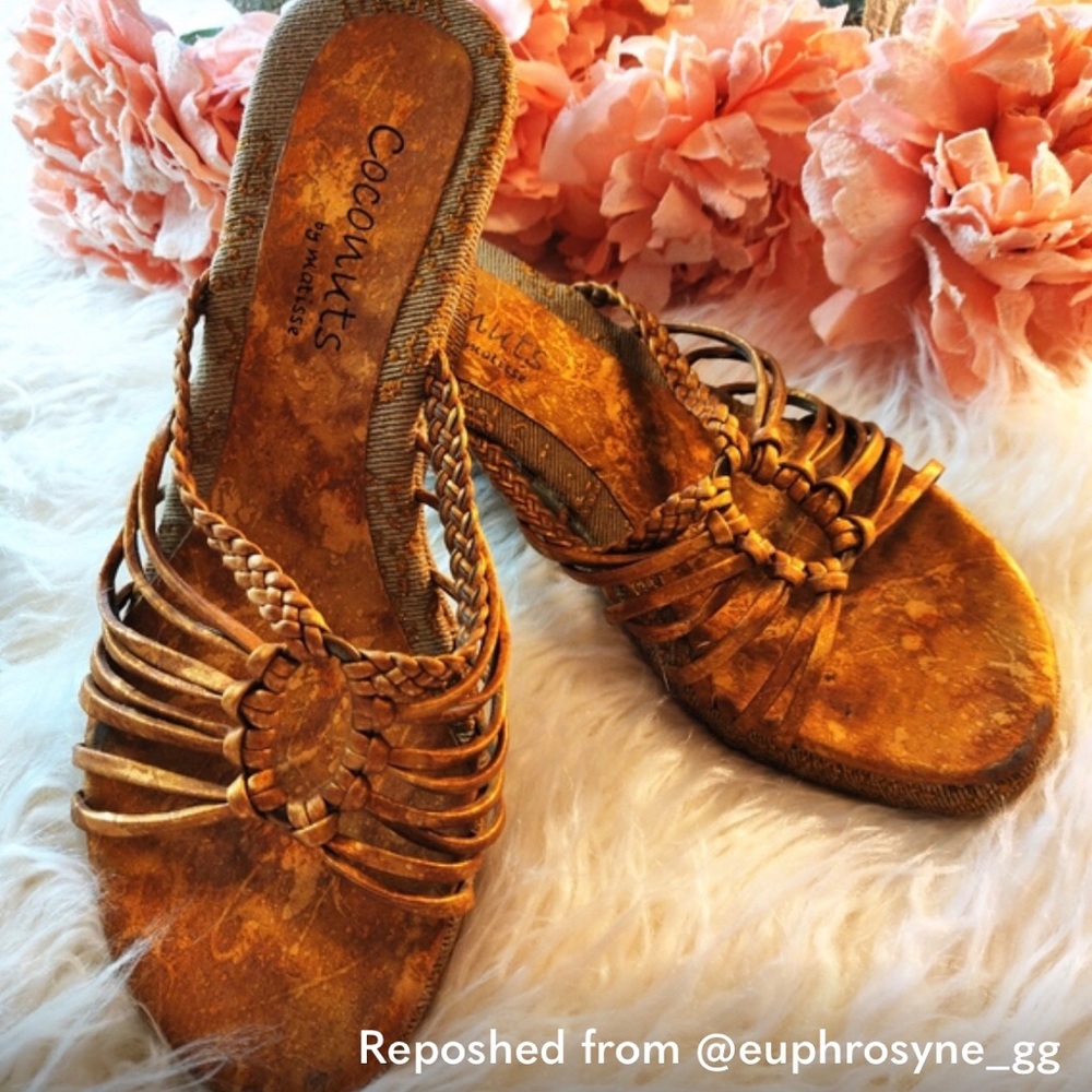 Coconuts by Matisse gold wedges